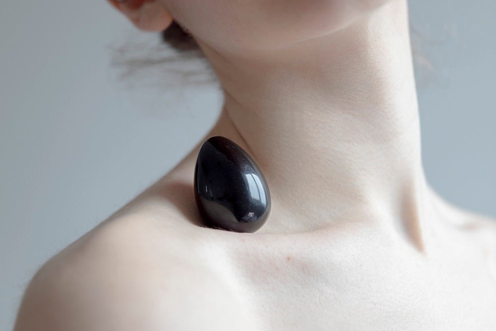 Chakrubs Xaga Yoni Egg Obsidian (drilled) - Image 3