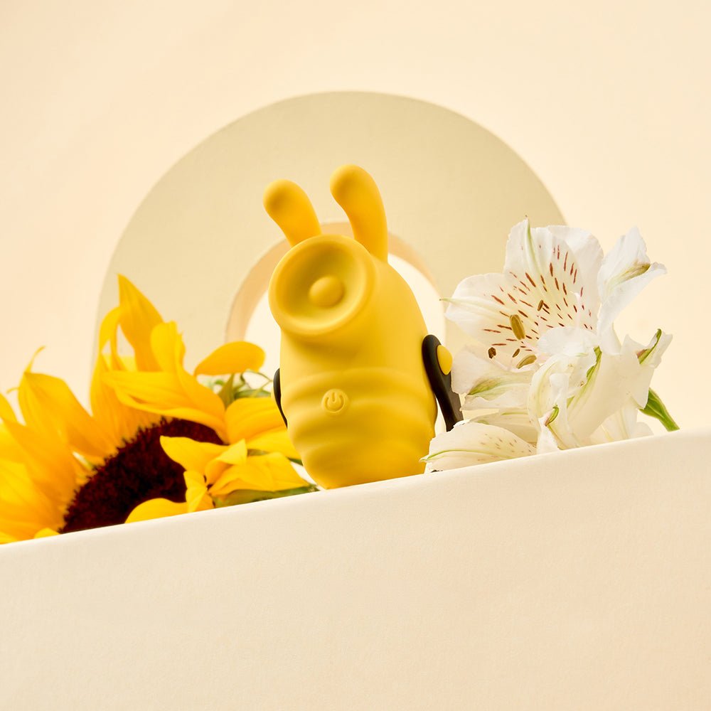 Camtoyz Clitoral Thumper Bumble Bee - Image 4